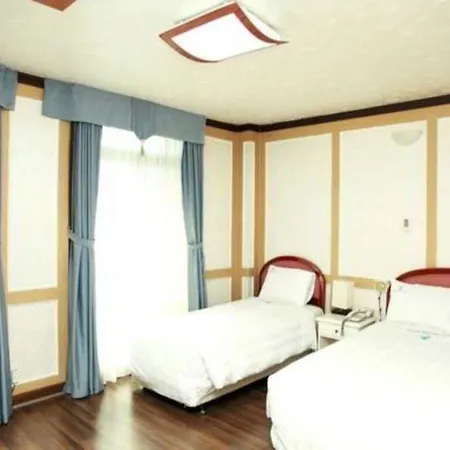 New Island Tourist Hotel